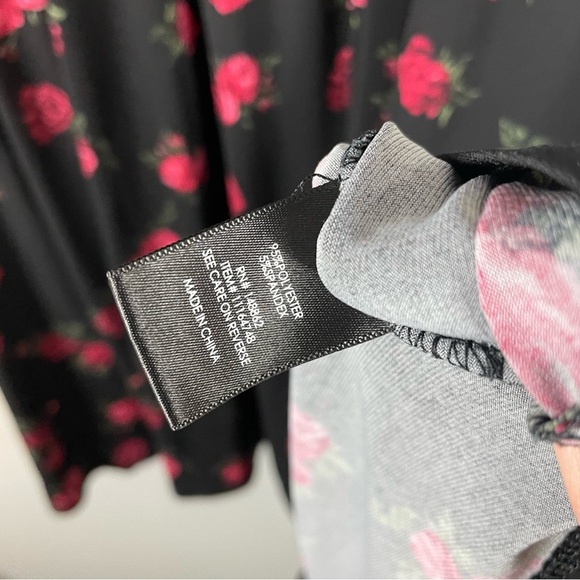 Torrid Black Rose Print V-Neck Tie-Back Dress Size 1X - Picture 6 of 6